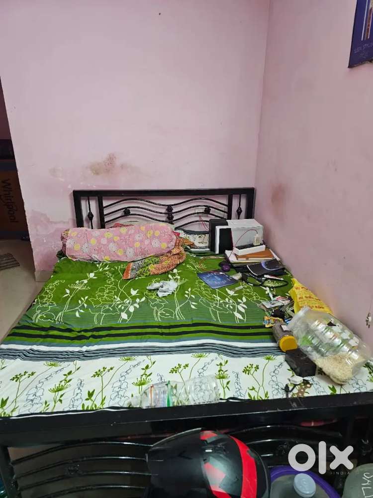 Iron bed (queen size)