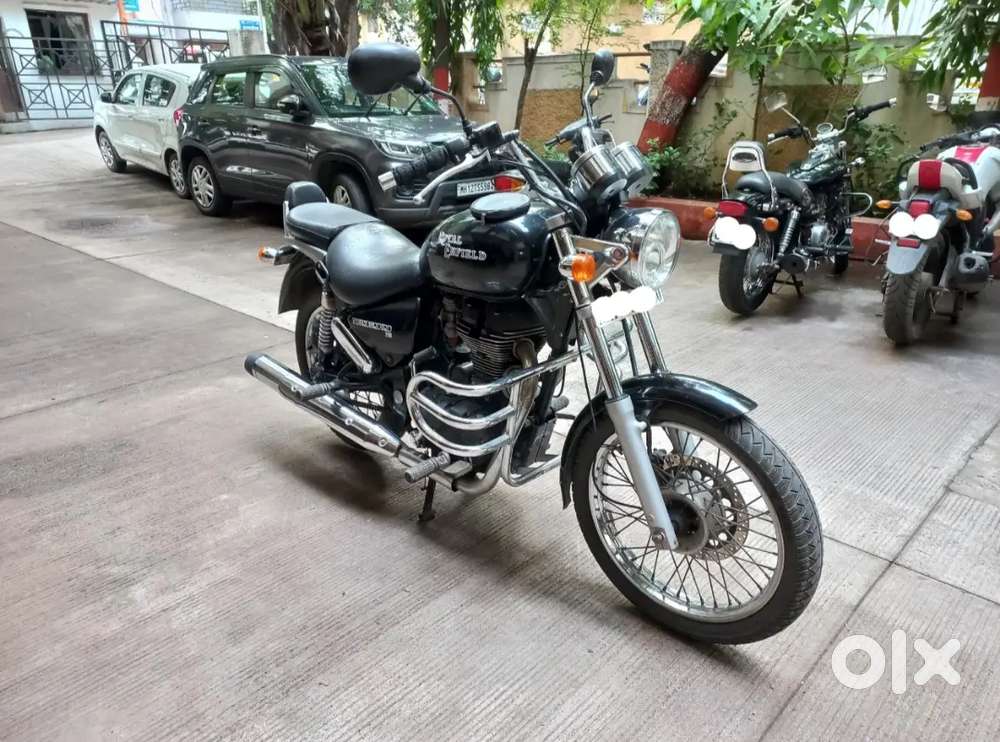 RE Thunderbird 350 Black with less odometer reading