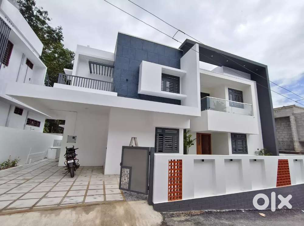 KAZHAKOOTTAM POTHENCODE 5 CENT 4 BHK