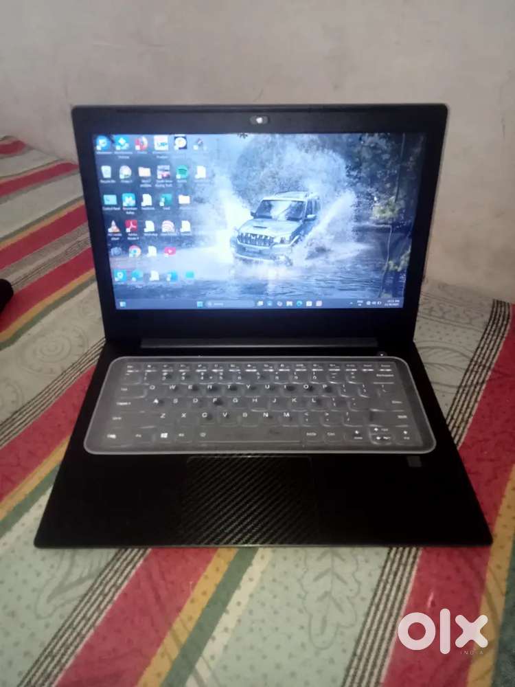 Lenovo laptop 8GB RAM 256 GB SSD 8 generation