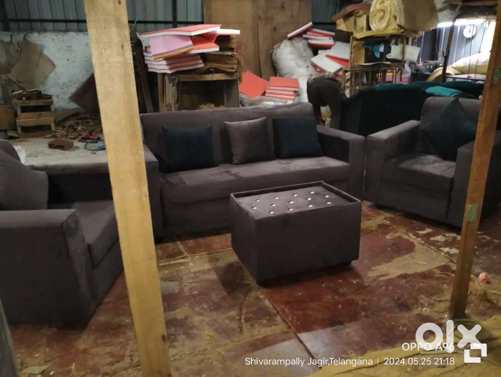 SHOWROOM SOFA STUNNING DISPLAY OF CORNER DESIGN FEATURING SLEEK