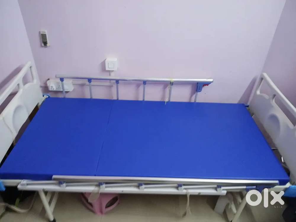 Durable Hospital Bed with Side Rails - Excellent Condition
