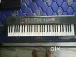 Yamaha PSR F52 Piano Keyboard