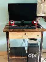 computer with full set with computer table