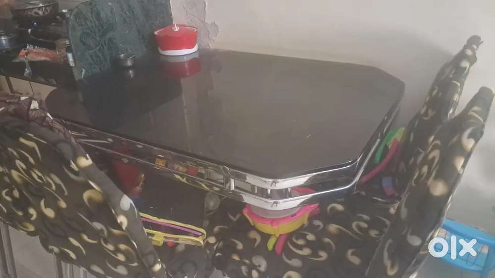 Dining table with 4 khushi