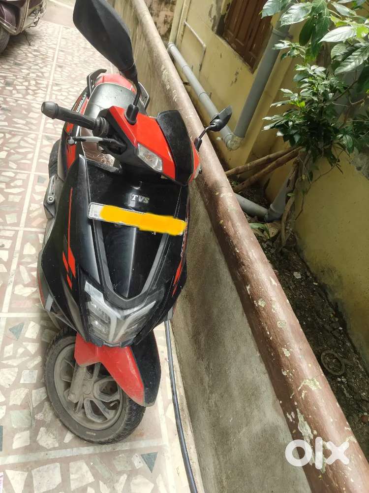 TVS NTORQ125 race edition (48,000)
