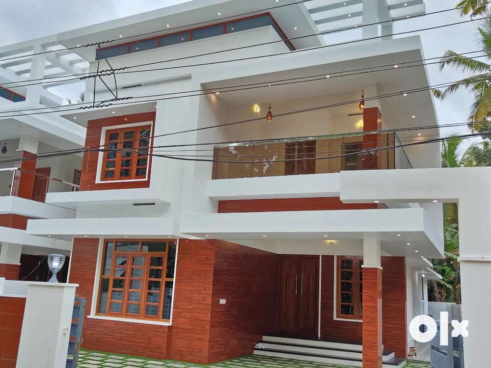 5BHK READY TO OCCUPY INDEPENDENT HOUSE NEAR PEROORKADA TVM