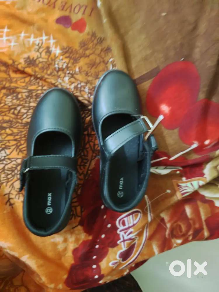 Kids school shoe Available for sale