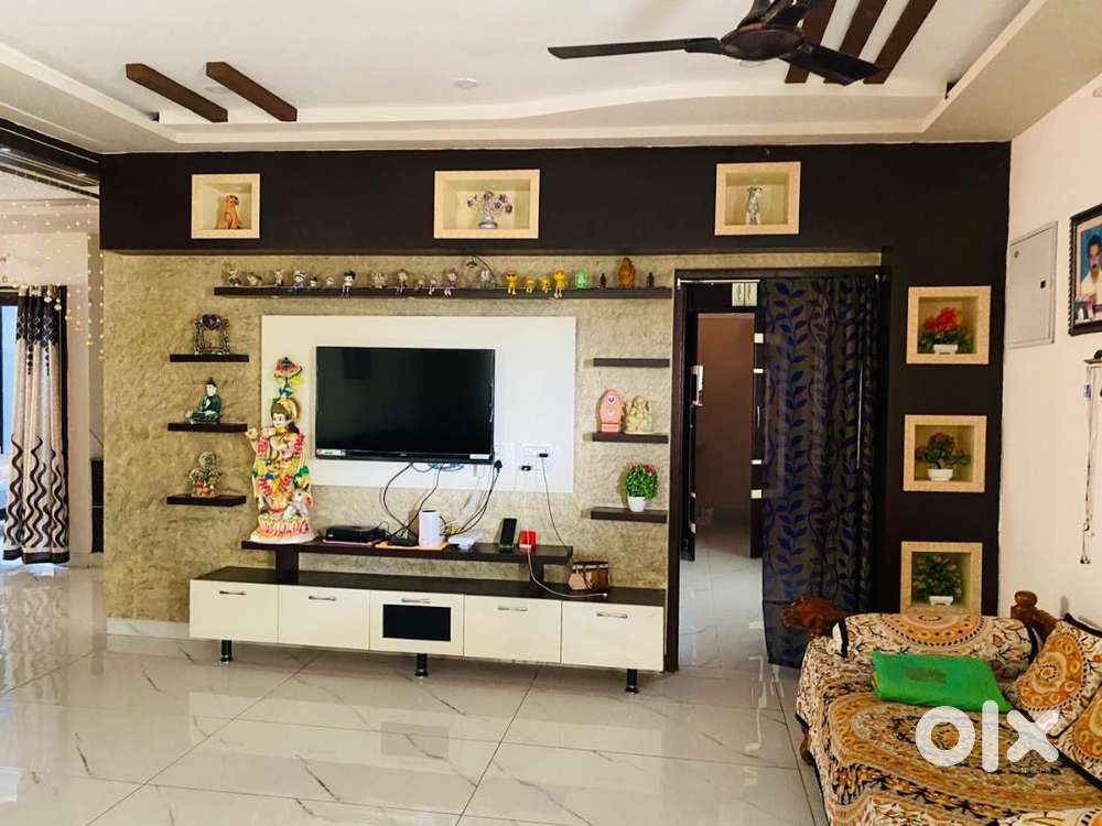 3BHK semi furnished posh flat