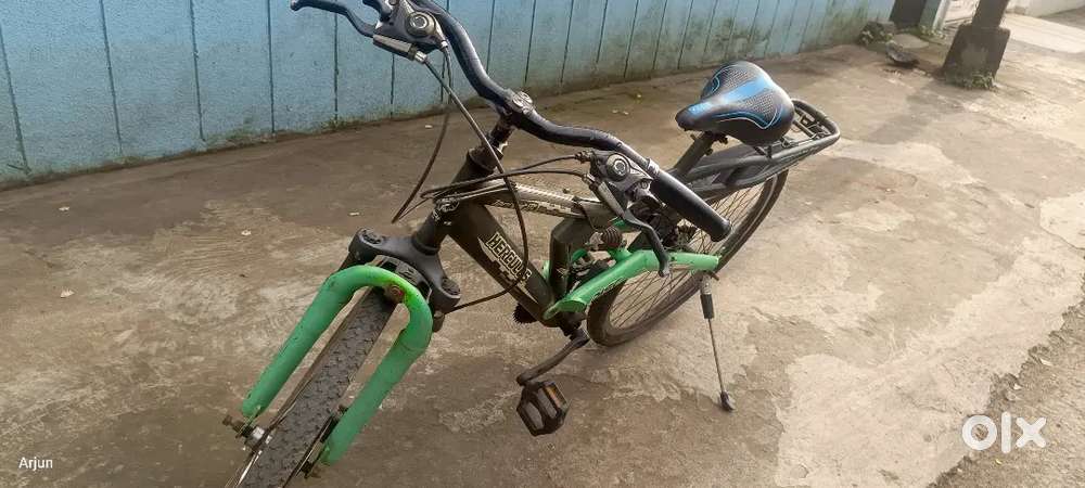 Ready to use bicycle, want to sell because it's my last semester here