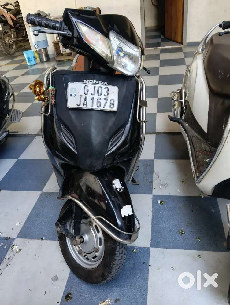 Sell my activa  good condition 2 new tayer