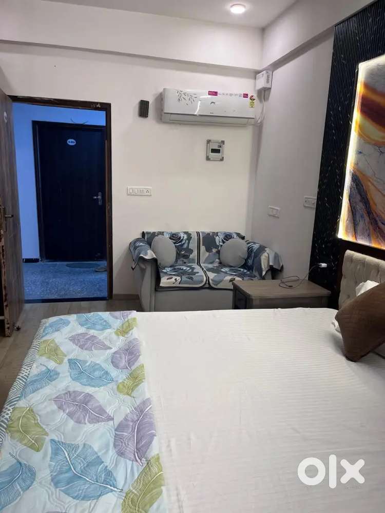 Studio available for rent working bachlor