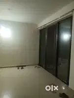 3bhk flat need 1 girl