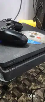 PS4 Slim 500gb with 1 controller with God of war 3
