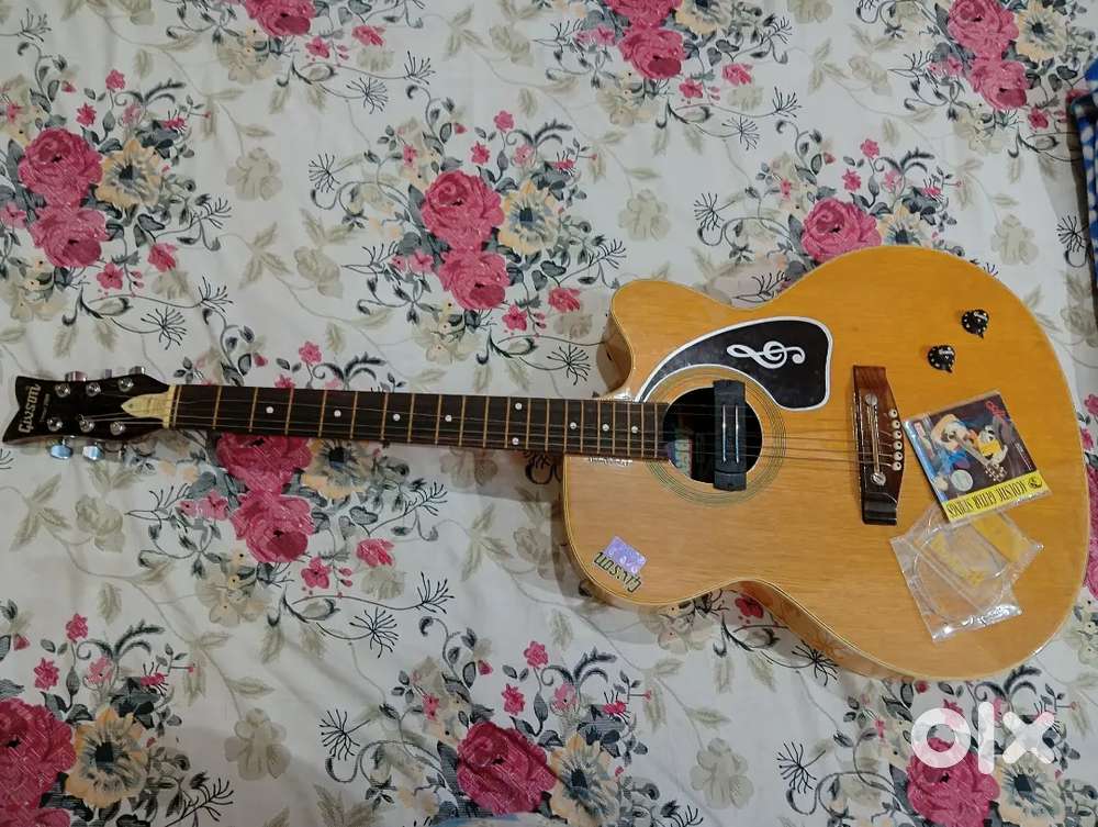 Selling guitar at rupees 3500