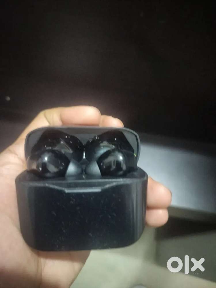(Used Headphones) Edyell 6 month old earphones