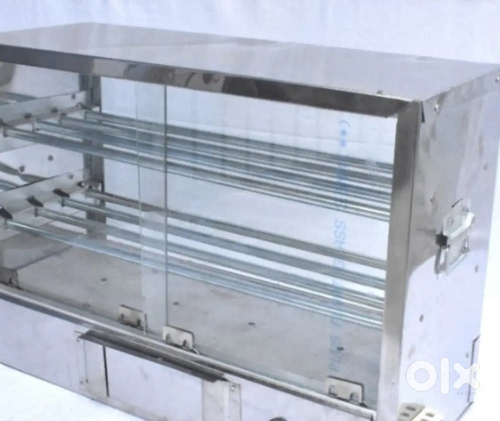 पेटीज मशीन गैस बाली न्यू है 2 महीने हुए है 2000 की ली थी