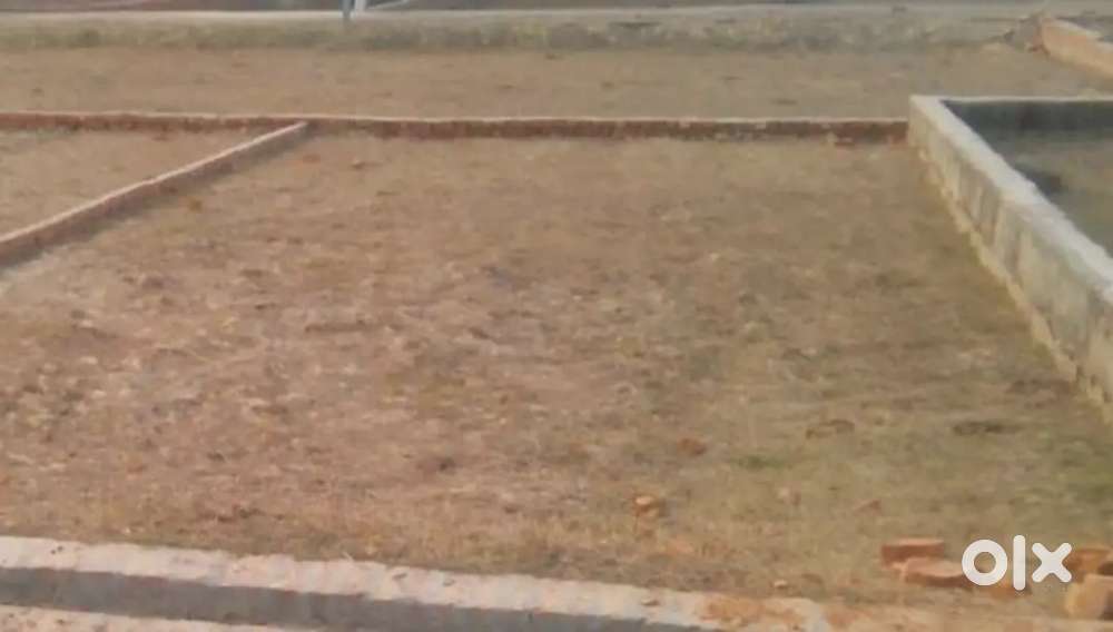 142 Gaj Approved Plot 62000 per gaj