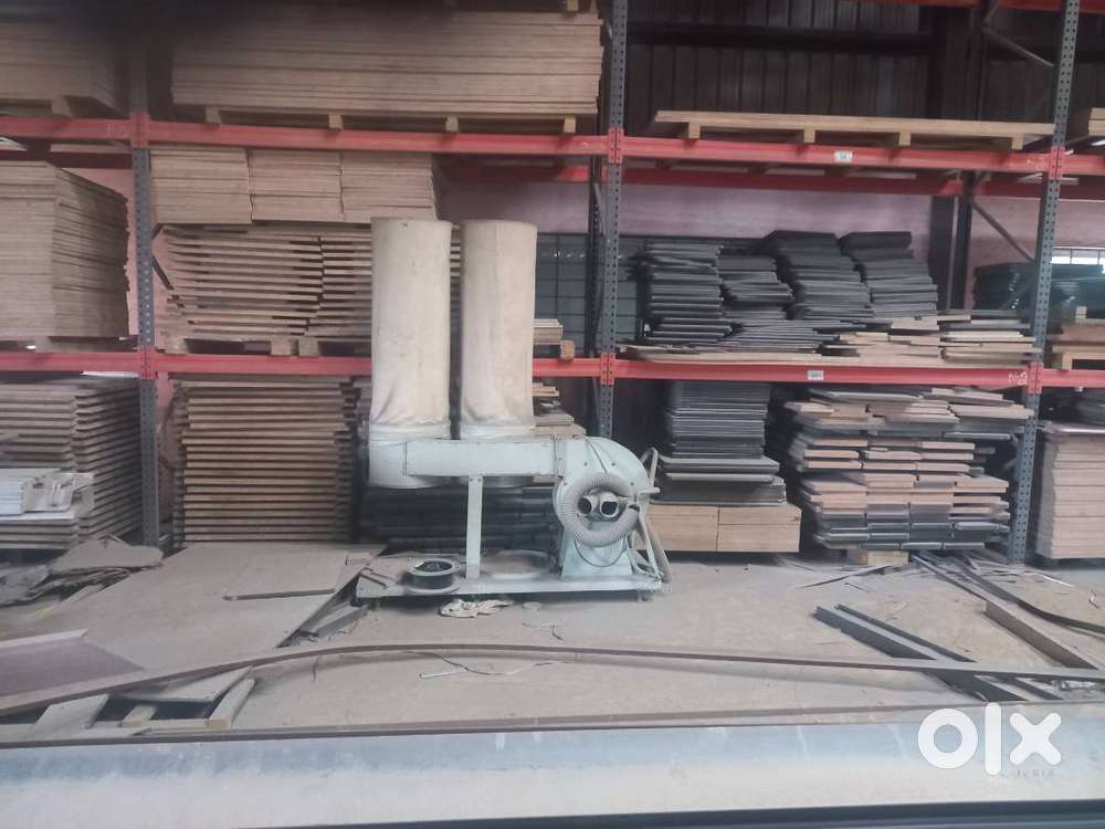 PANEL SAW MACHINE WITH DUST COLLECTOR