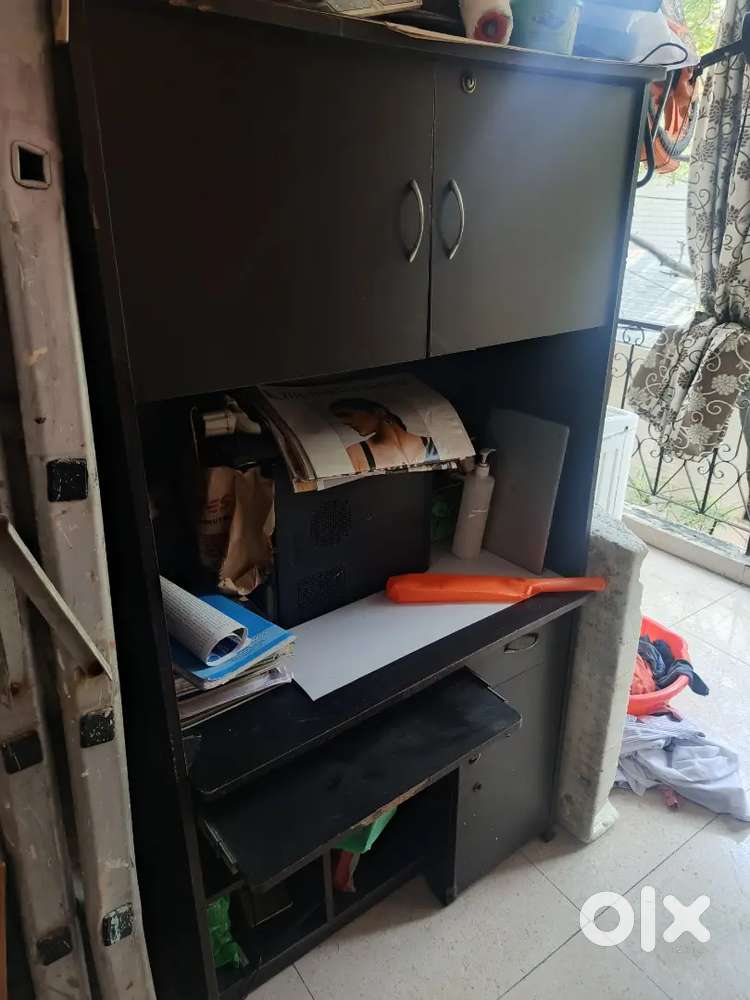 Computer table