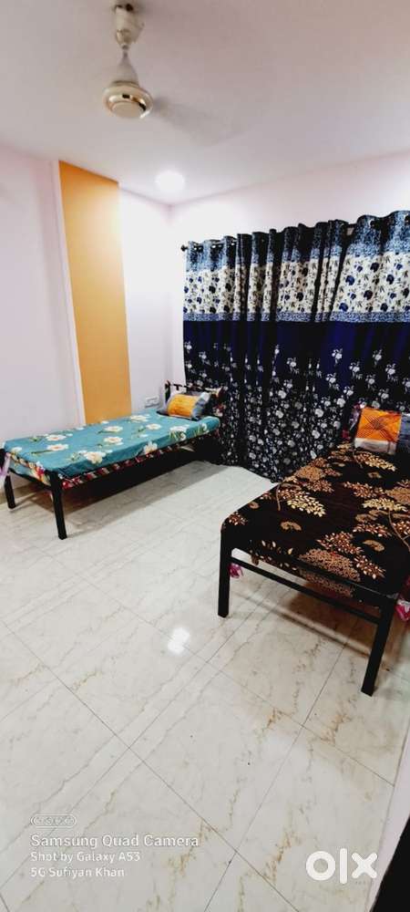 Boys pg Adarsh Nagar Oshiwara Lokhandwala near infinity mall near