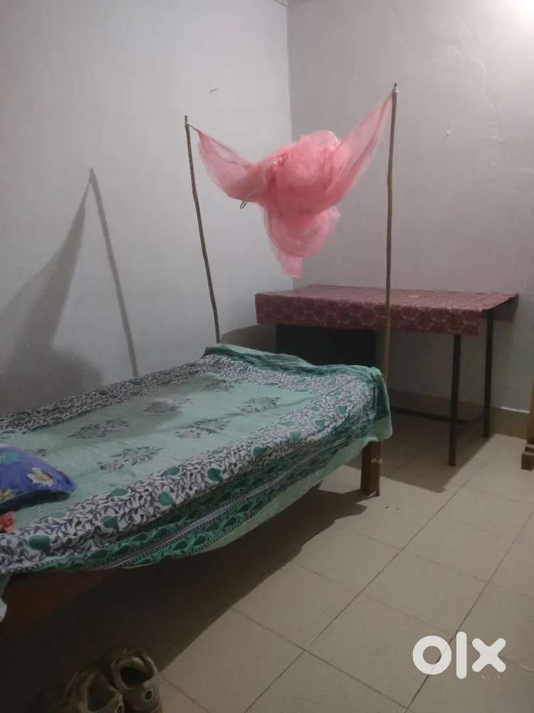 Pg for grils near kg nursing home Jail road