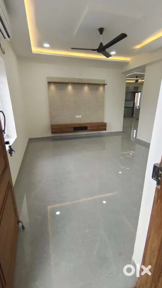 3bhk semi furnished flat is available for rent