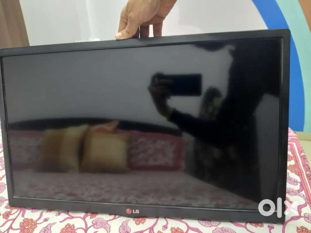 LG TV (with stand)+ remote