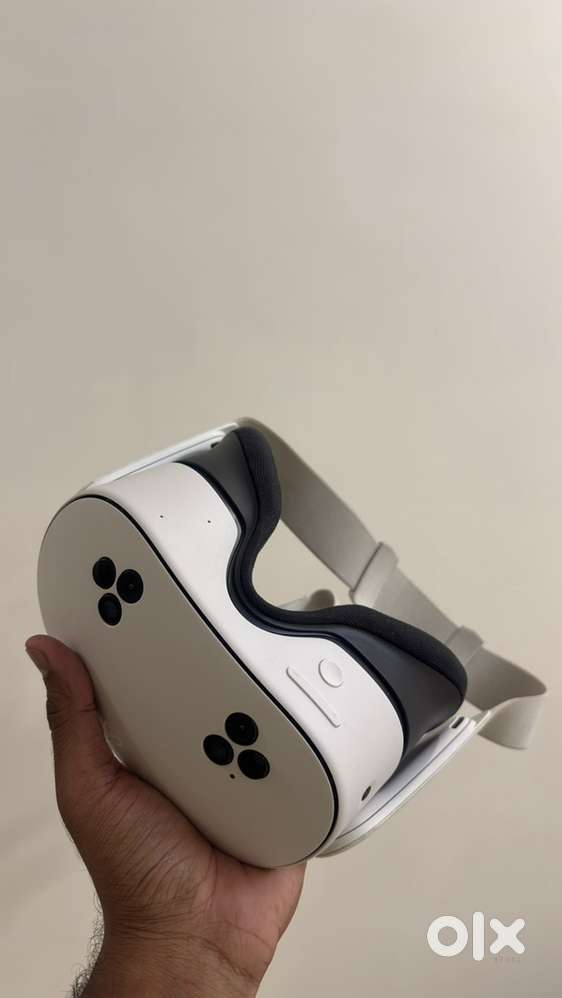 Meta Quest 3s VR Headset
