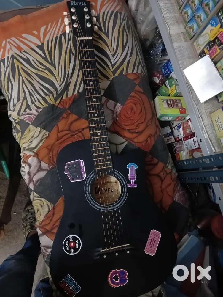 Revel guitar with bag and joyful stickers