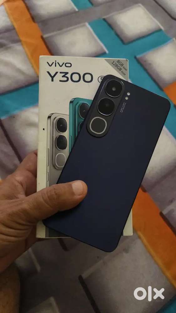 Vivo Y300 8 128 4month warnty