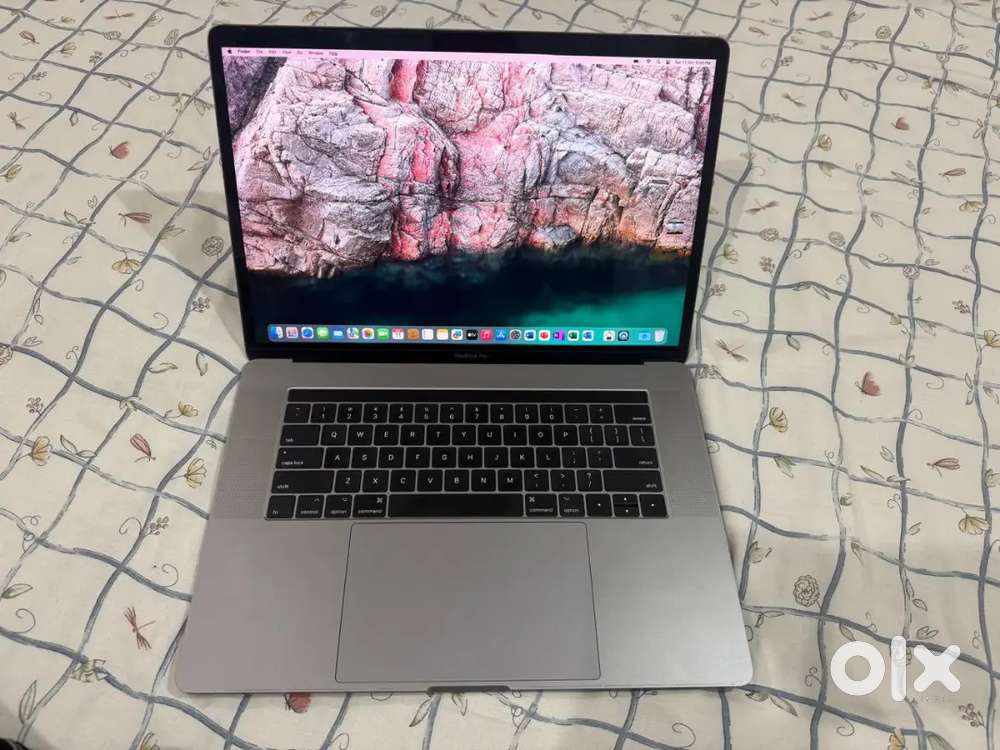 19purchased MacBook Pro i7 Touchbar 2.9ghz 16gbram 512gbssd 4gb AMD