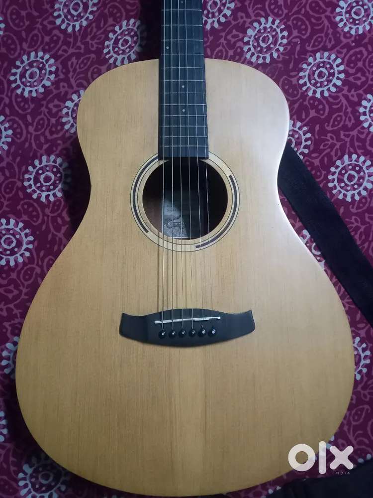 Tanglewood Electro acoustic parlour Guitar. (Great condition)