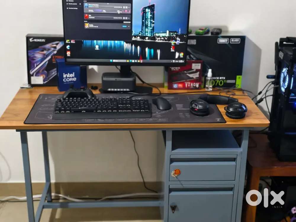Brand New Computer Table for Sale