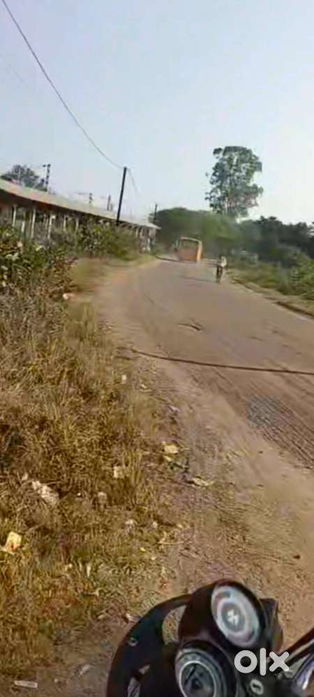 Plots sale karna hai 25by 35 hai main road laga hua purana gurella