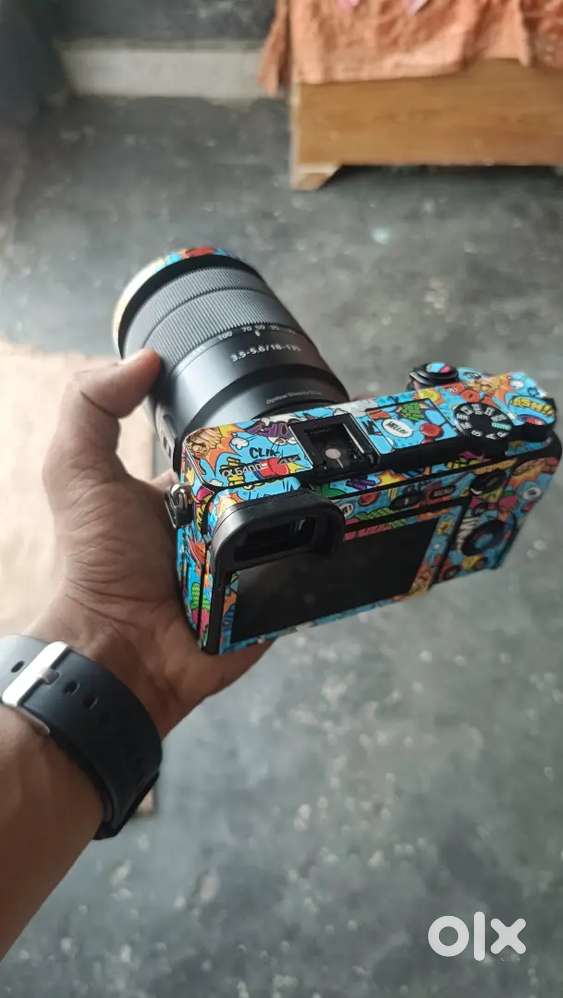 Sony Alpha ILCE-6400M 18-135mm Lens  APS-C Real-Time Eye Auto Focus