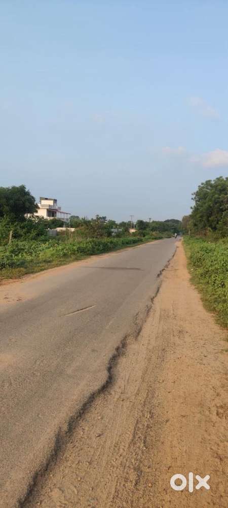 Raksha rajapura road se lagi hui side hai