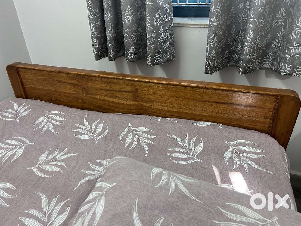 Shagwan Teak wood Bed 6.5 by 3.5 feet, 25 year’s warranty