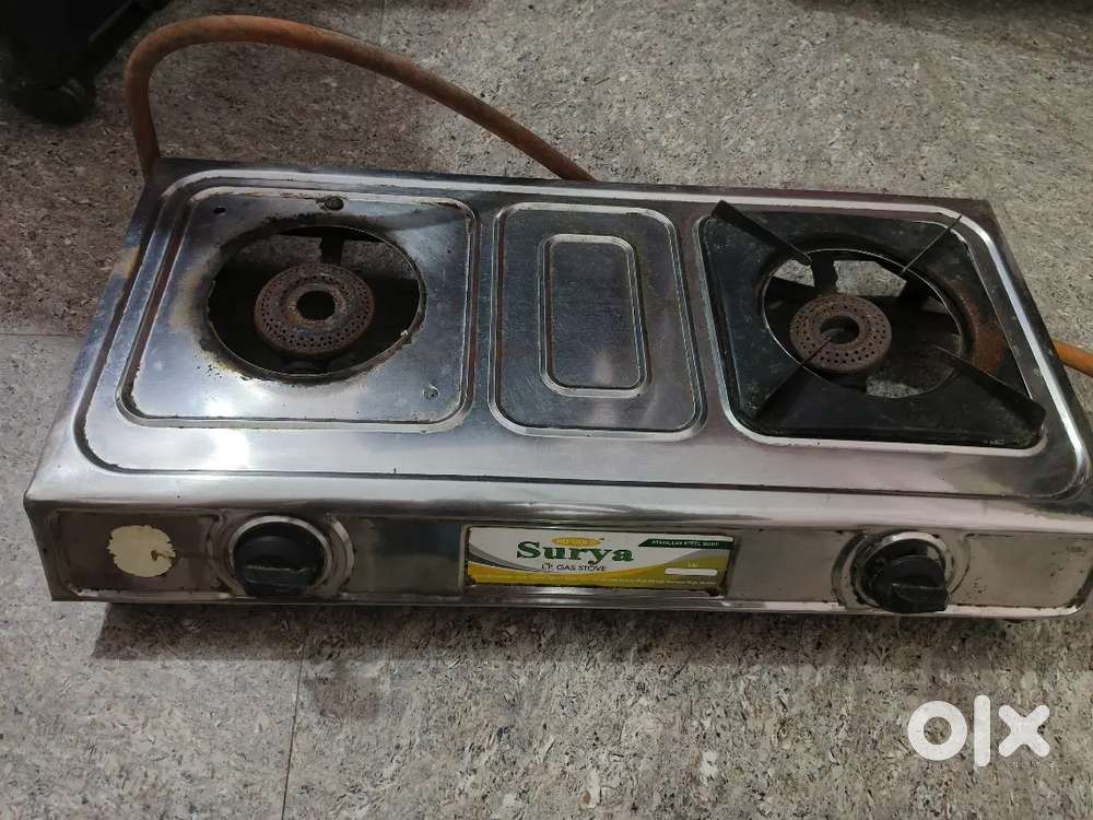 Gas with two burner, regulator cylinder and water can