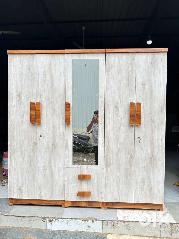 Brand new 5 door wardrobe (6x6)