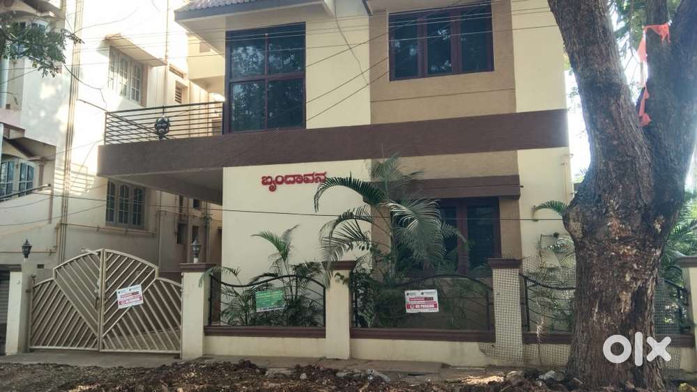 Independent 3bhk duplex house for rent . Semi furnsihed and spacious