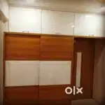 फलेट आफिस में वुडन फर्नीचर ओर ओल वकॅ समाधान