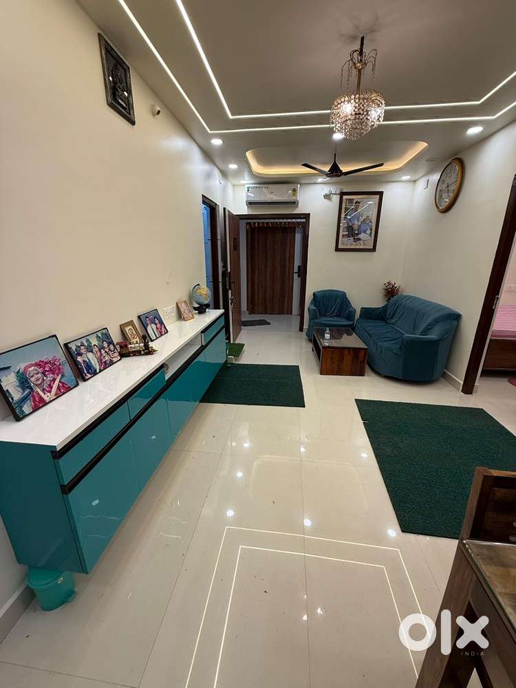 3Bhk flat, fully furnished, prime location, lift, security, car parkin