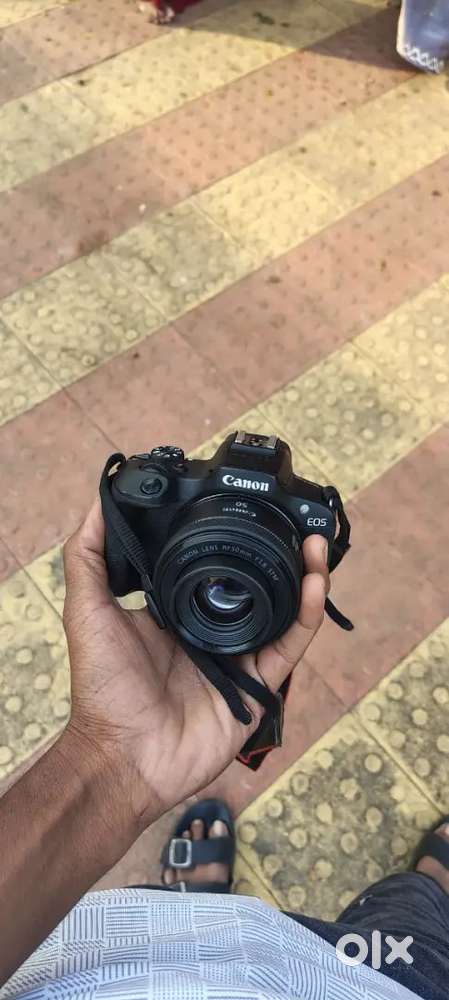 Canon r100