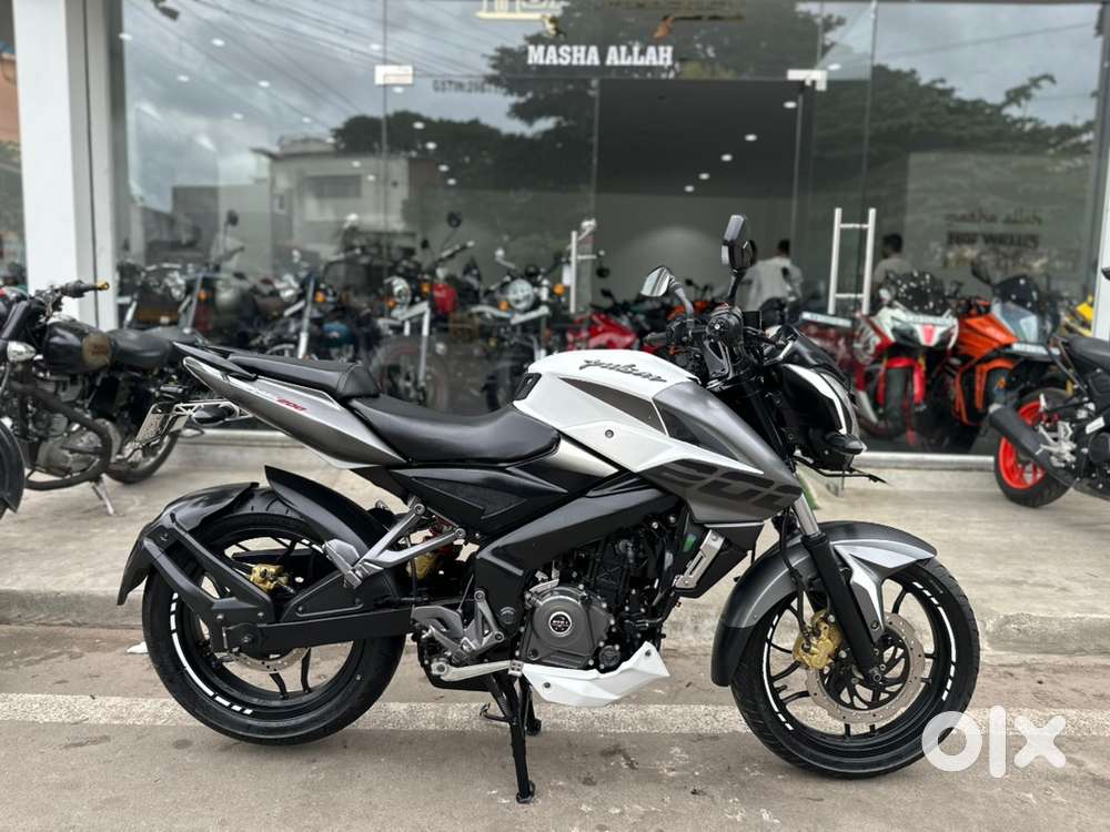 Bajaj pulsar ns 200 single owner awesome condition