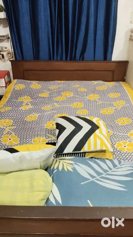 Queen size bed sell