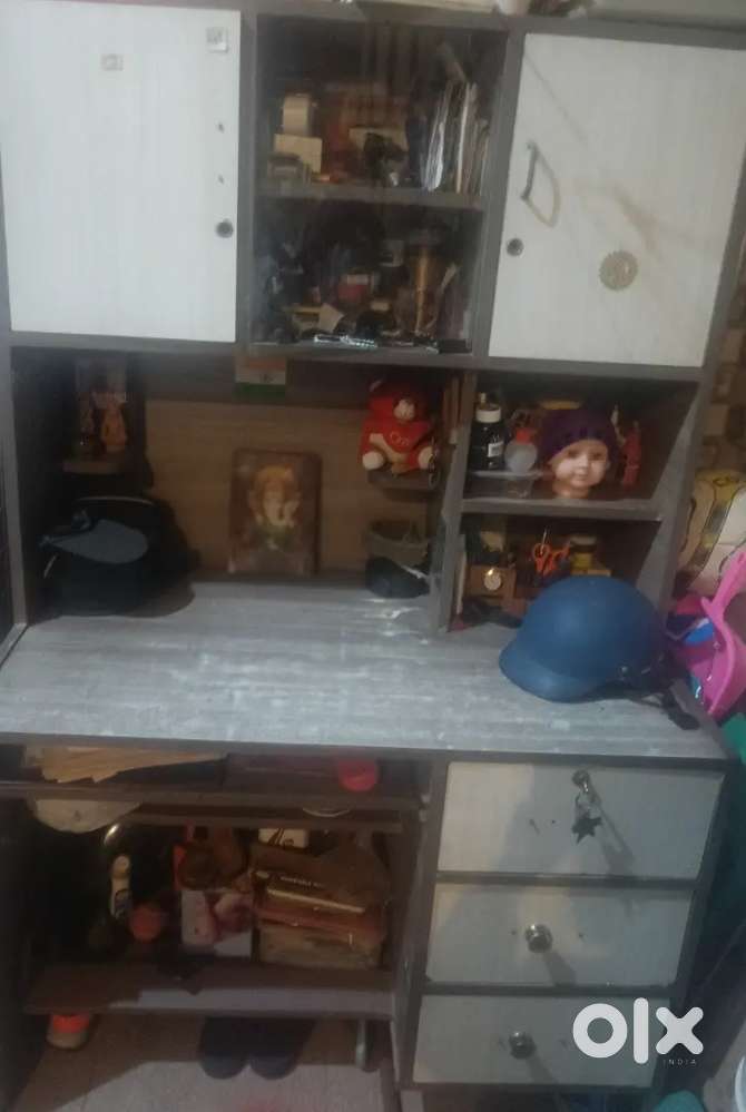 Computer table