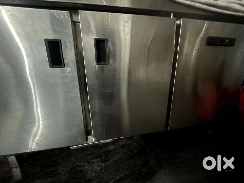 Commercial under counter refrigerator