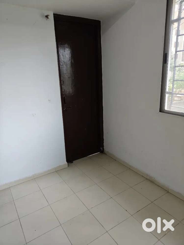 2bhk independent flat 1room avilable only for gilr
