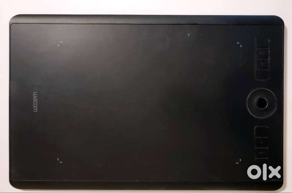 Wacom Intuos Pro Medium (PTH-660) – Professional Drawing Tablet